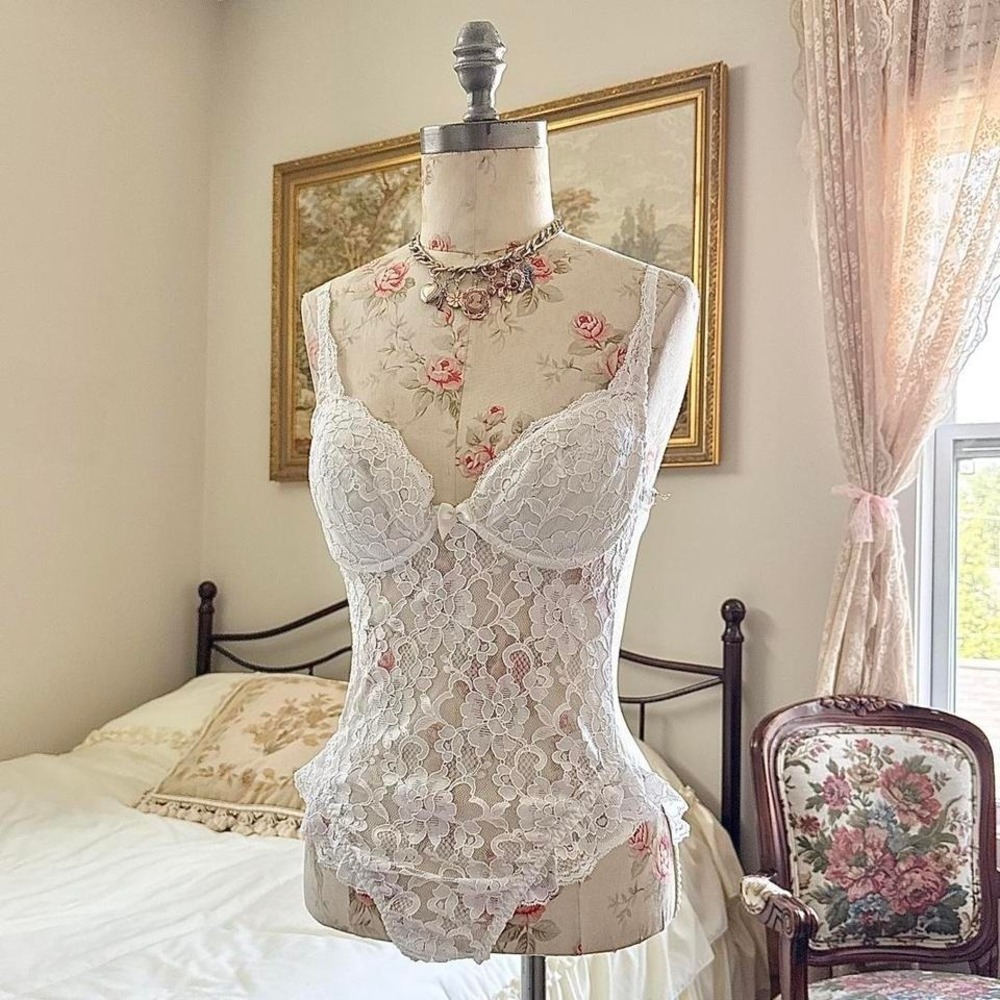 90s‎ victoria's secret white lace teddy size 36b